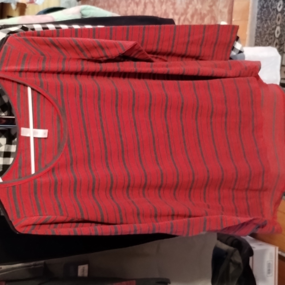 #159 Lularoe top